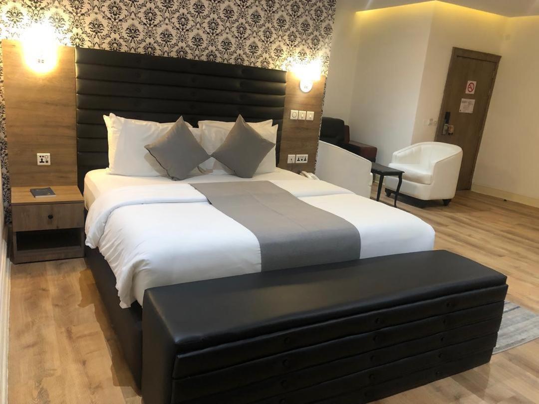 Crownsville Hotel - Airport Road Port Harcourt Dış mekan fotoğraf
