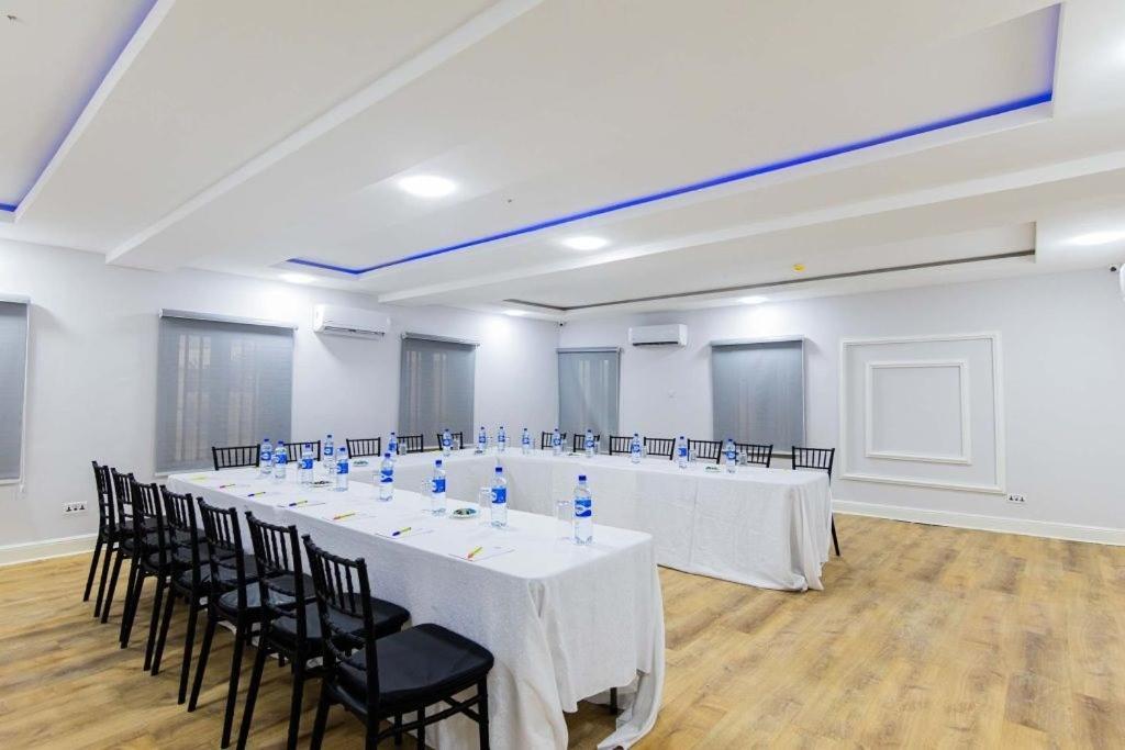 Crownsville Hotel - Airport Road Port Harcourt Dış mekan fotoğraf