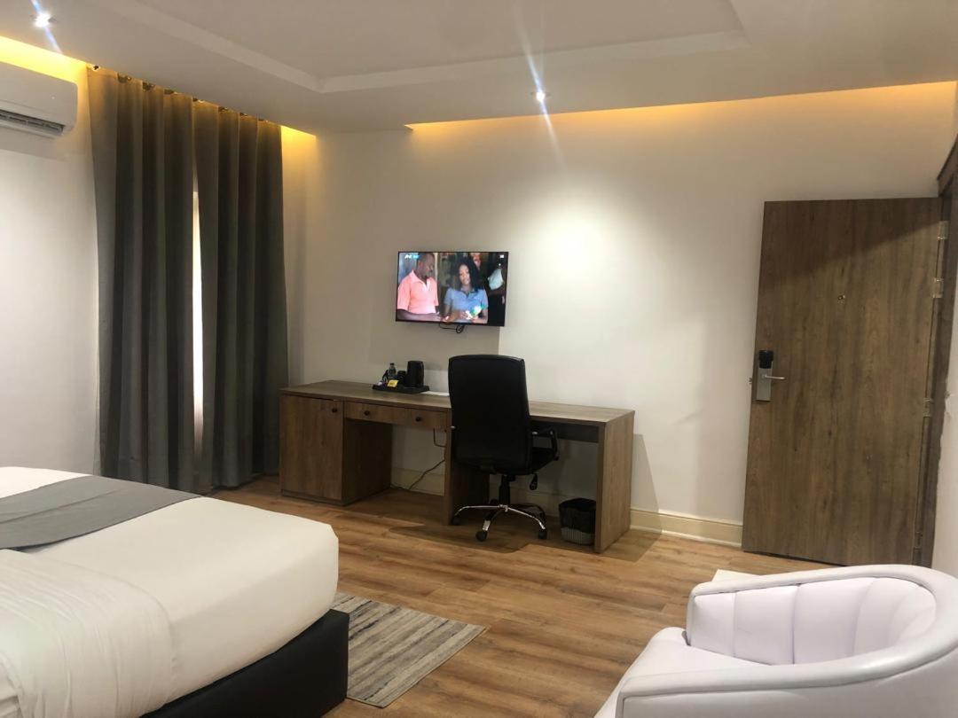 Crownsville Hotel - Airport Road Port Harcourt Dış mekan fotoğraf