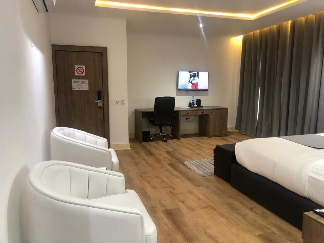Crownsville Hotel - Airport Road Port Harcourt Dış mekan fotoğraf