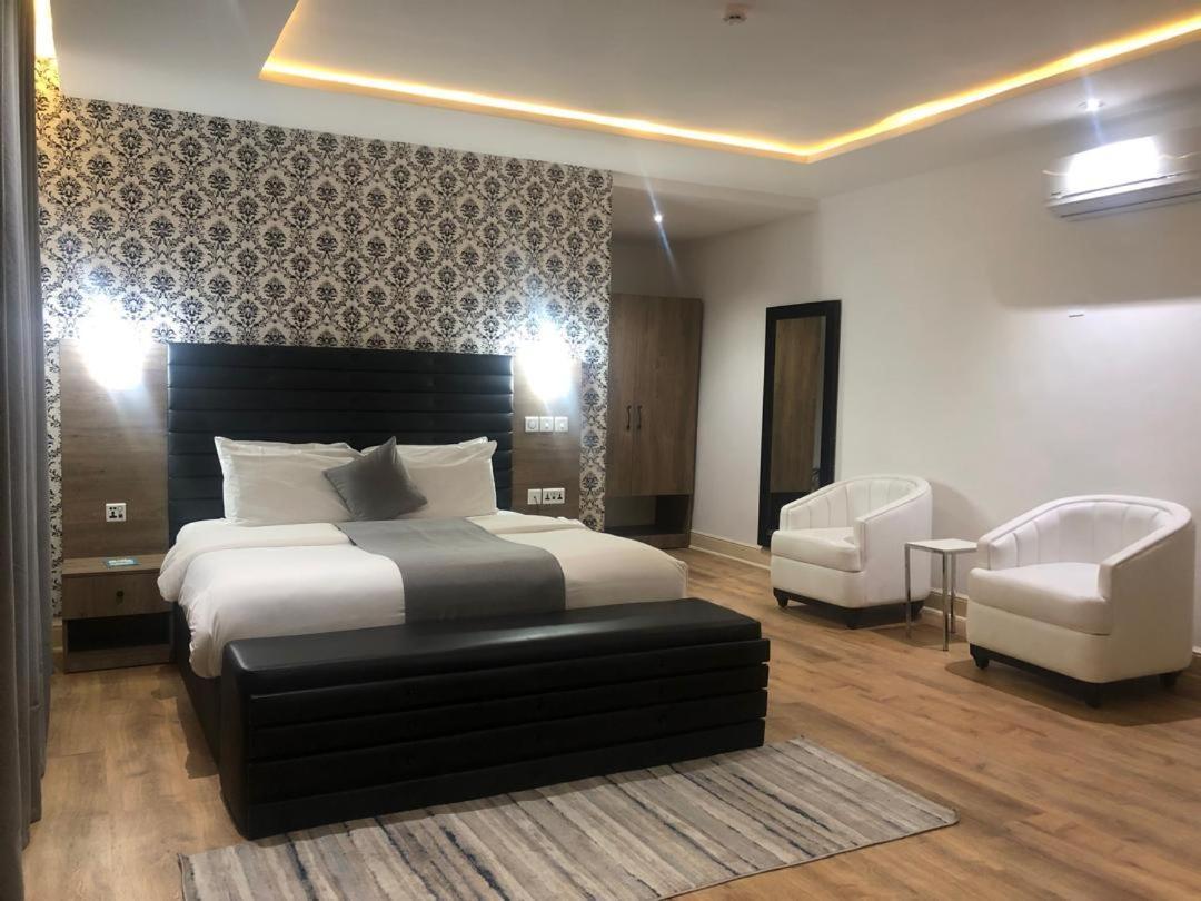 Crownsville Hotel - Airport Road Port Harcourt Dış mekan fotoğraf