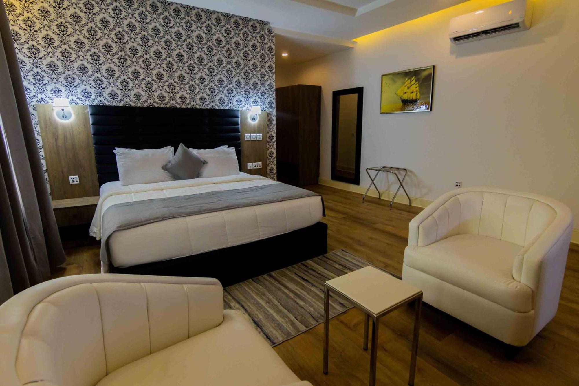 Crownsville Hotel - Airport Road Port Harcourt Dış mekan fotoğraf