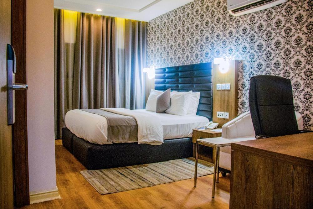 Crownsville Hotel - Airport Road Port Harcourt Dış mekan fotoğraf