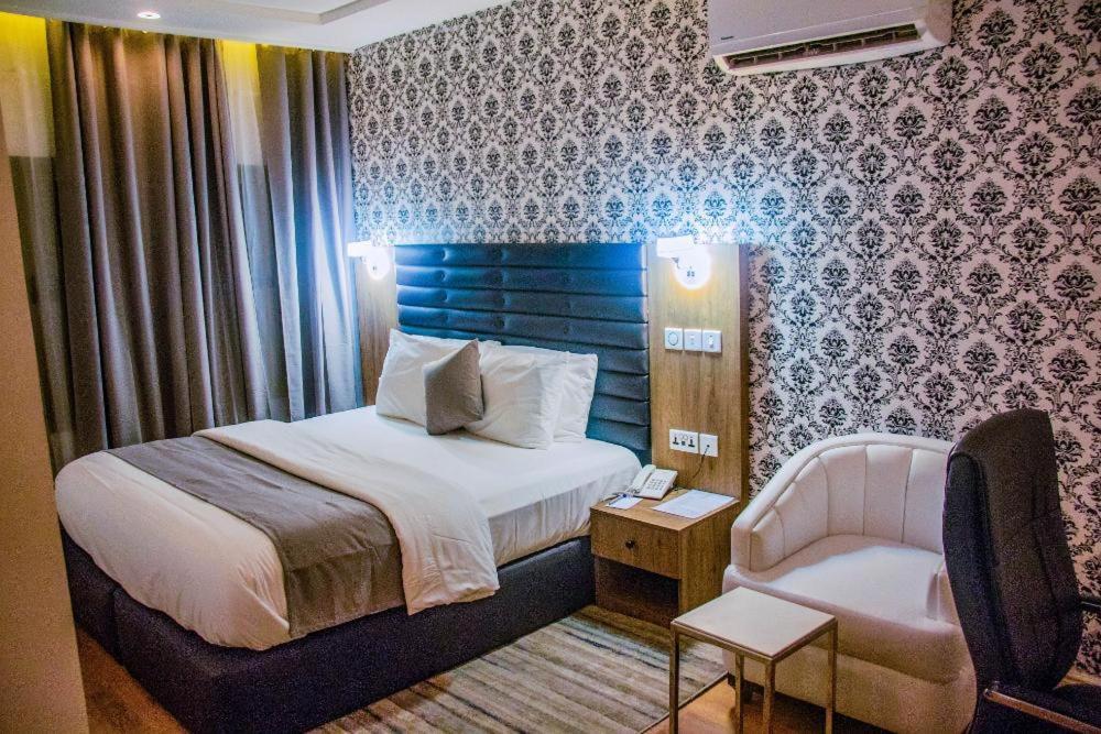 Crownsville Hotel - Airport Road Port Harcourt Dış mekan fotoğraf