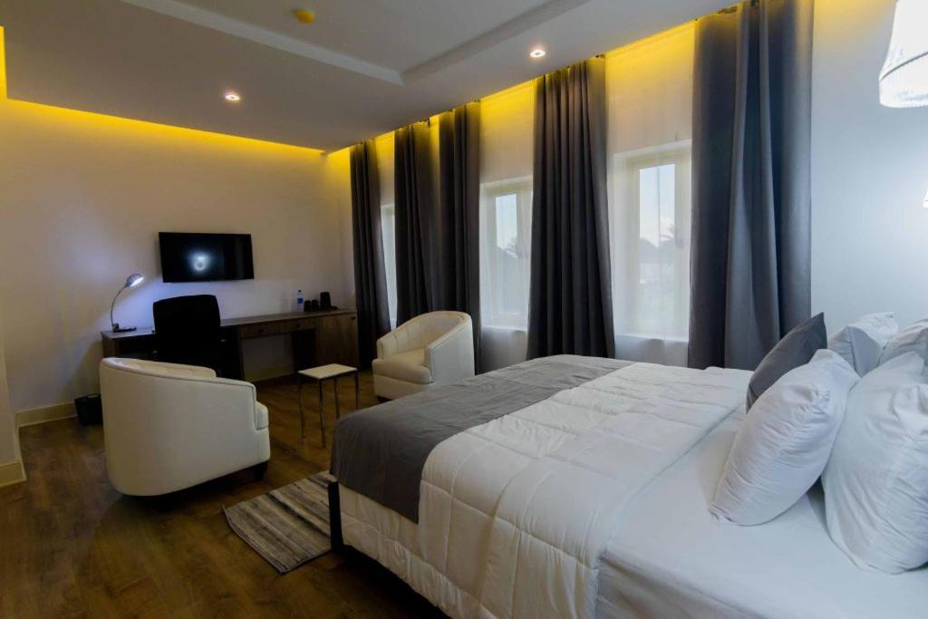 Crownsville Hotel - Airport Road Port Harcourt Dış mekan fotoğraf