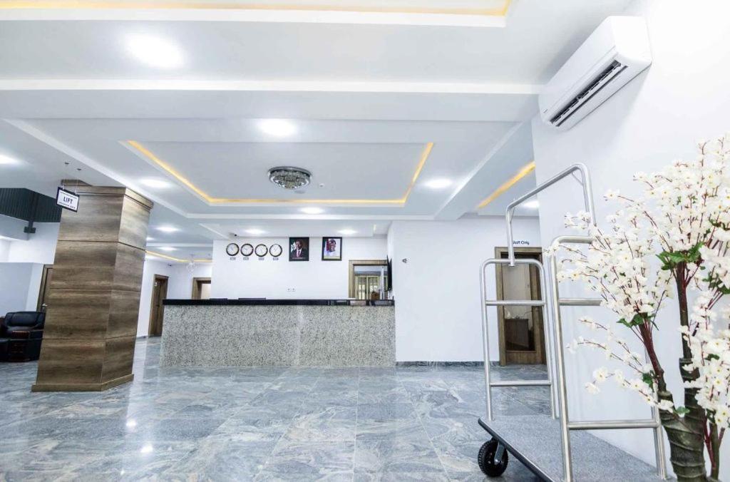 Crownsville Hotel - Airport Road Port Harcourt Dış mekan fotoğraf